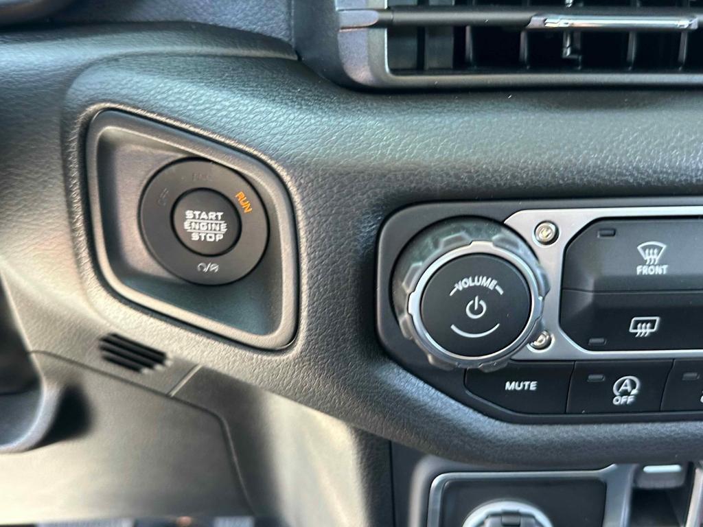 new 2025 Jeep Gladiator car, priced at $39,087