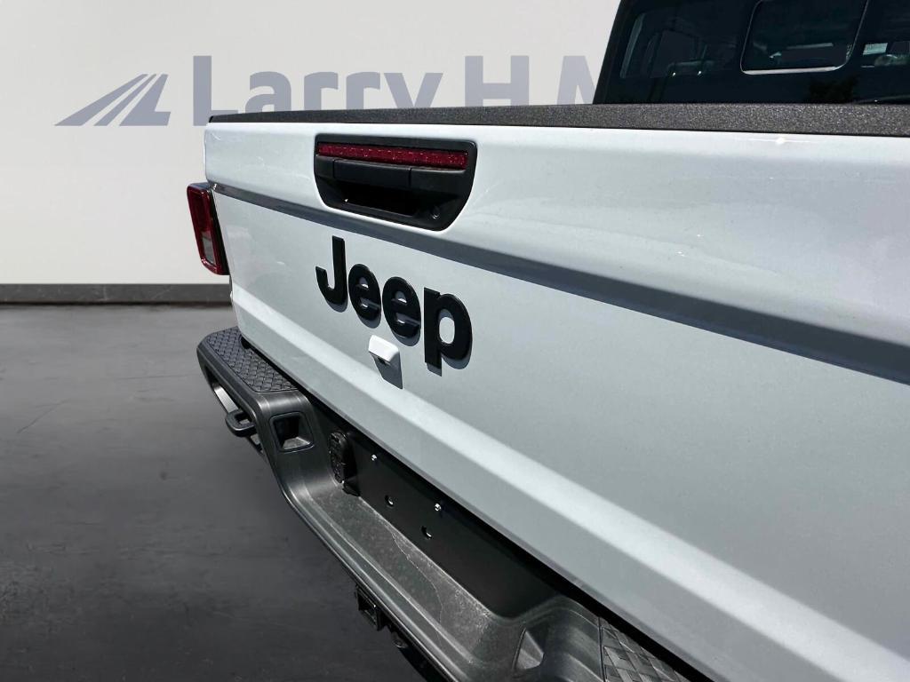 new 2025 Jeep Gladiator car, priced at $39,087