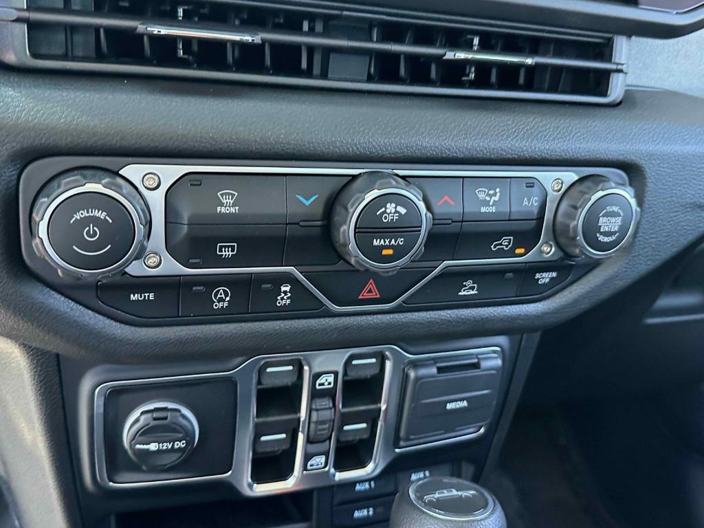 new 2025 Jeep Gladiator car, priced at $39,087