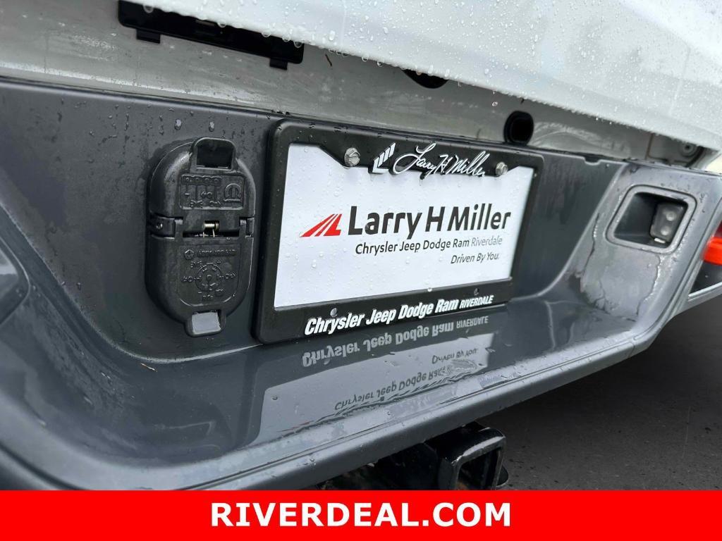 used 2022 Jeep Gladiator car, priced at $38,870