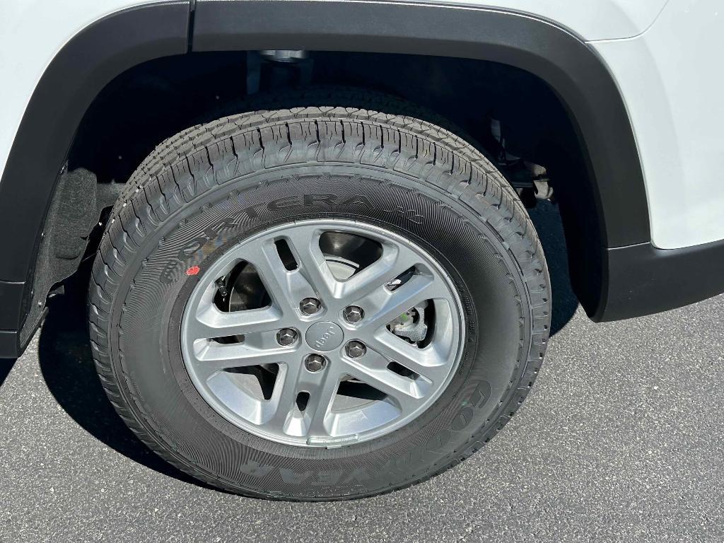 new 2025 Jeep Grand Cherokee car, priced at $37,775