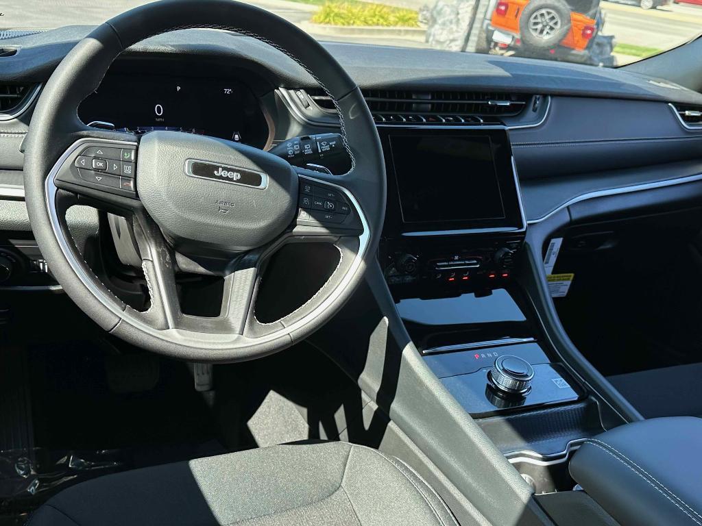 new 2025 Jeep Grand Cherokee car, priced at $37,775