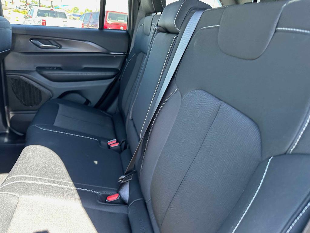 new 2025 Jeep Grand Cherokee car, priced at $37,775