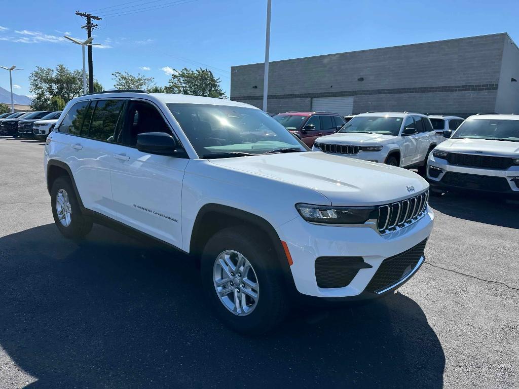 new 2025 Jeep Grand Cherokee car, priced at $37,775