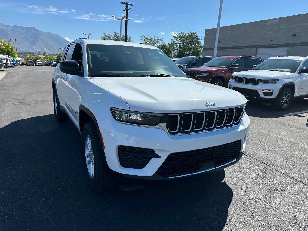 new 2025 Jeep Grand Cherokee car, priced at $37,775