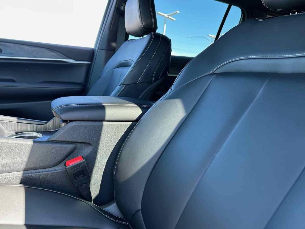 new 2025 Jeep Grand Cherokee L car, priced at $46,047