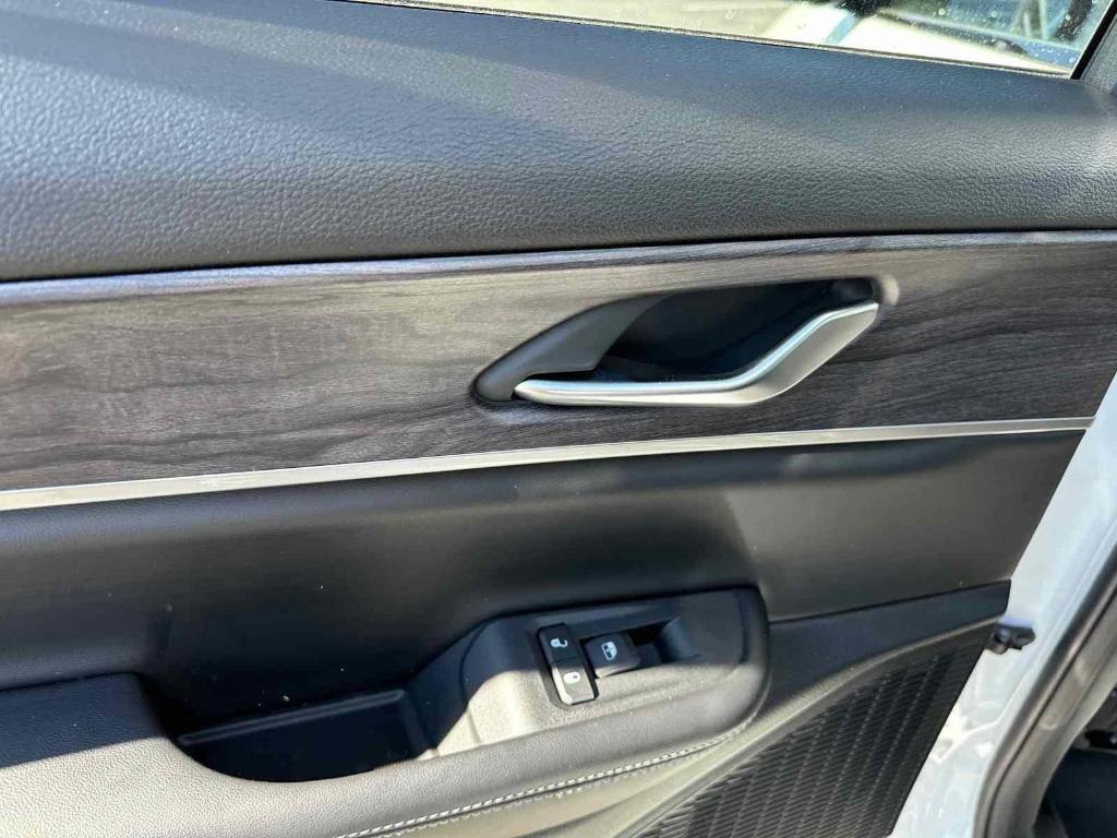 new 2025 Jeep Grand Cherokee L car, priced at $46,047