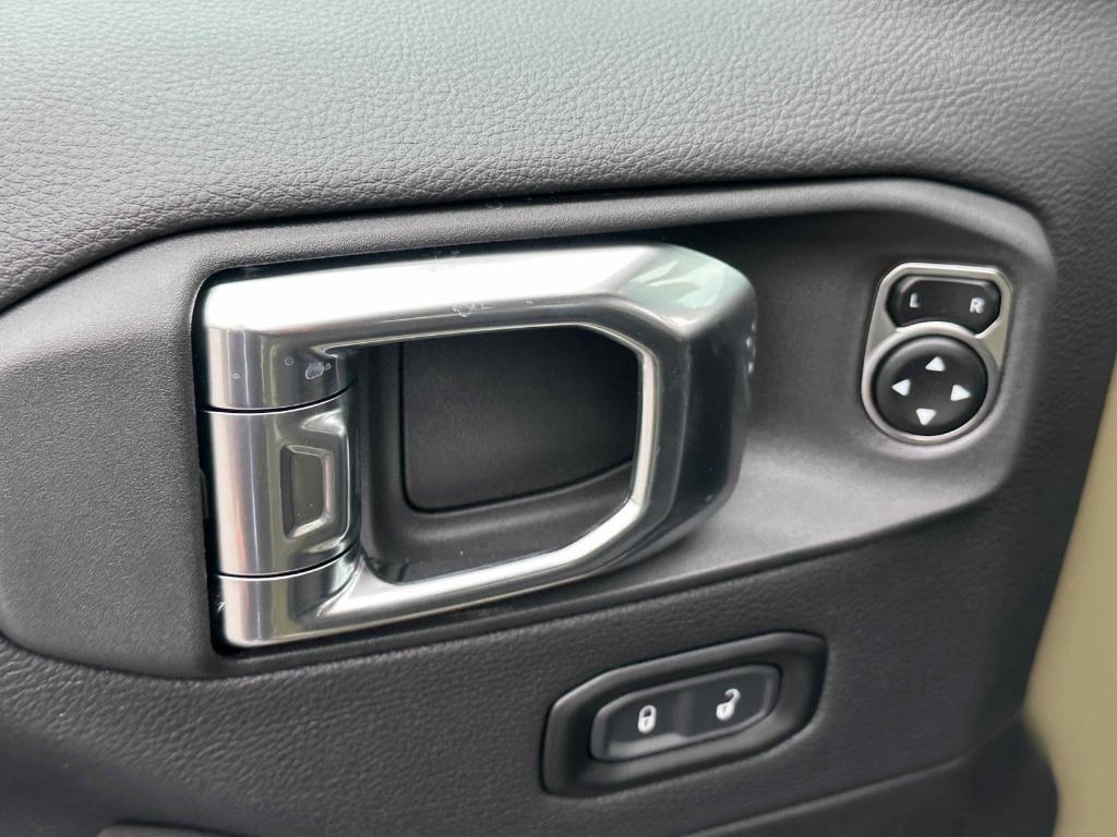 new 2025 Jeep Wrangler car, priced at $59,433