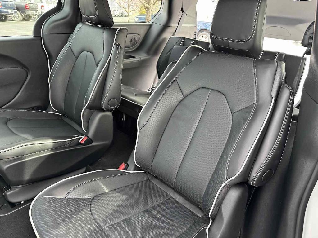 new 2025 Chrysler Pacifica Hybrid car, priced at $50,915