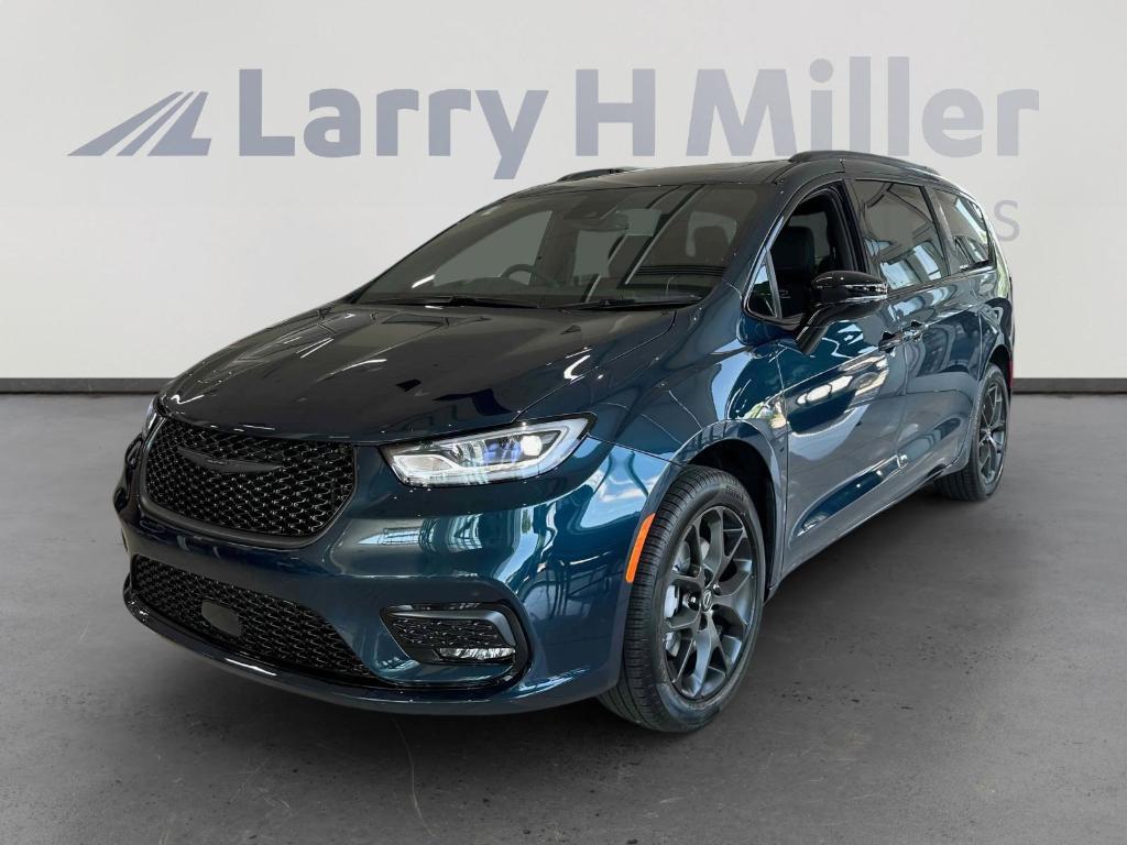 new 2025 Chrysler Pacifica car, priced at $51,464