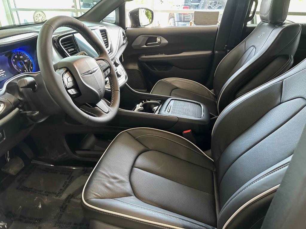 new 2025 Chrysler Pacifica car, priced at $51,464