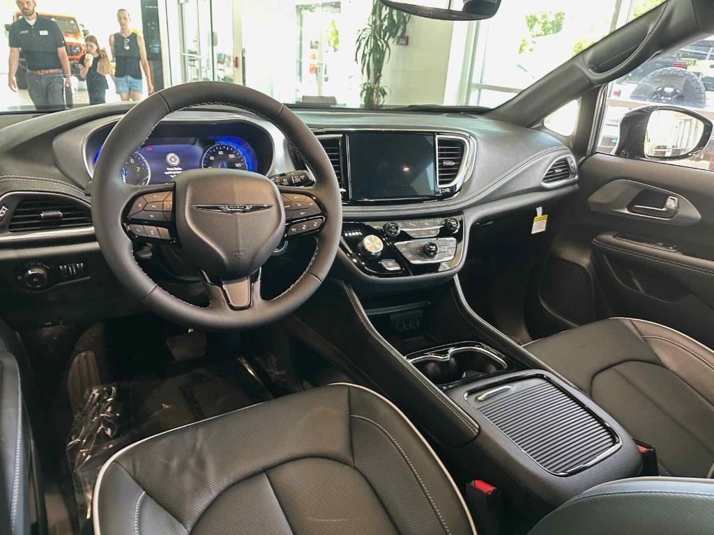 new 2025 Chrysler Pacifica car, priced at $51,464