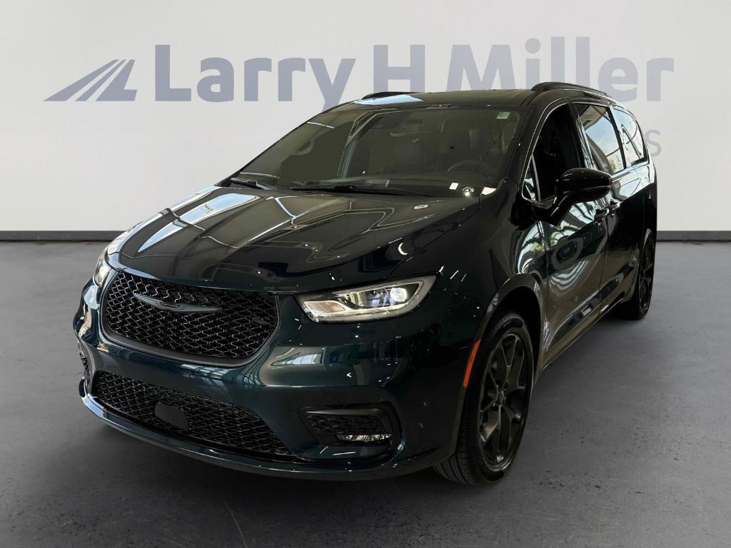 new 2025 Chrysler Pacifica car, priced at $51,464