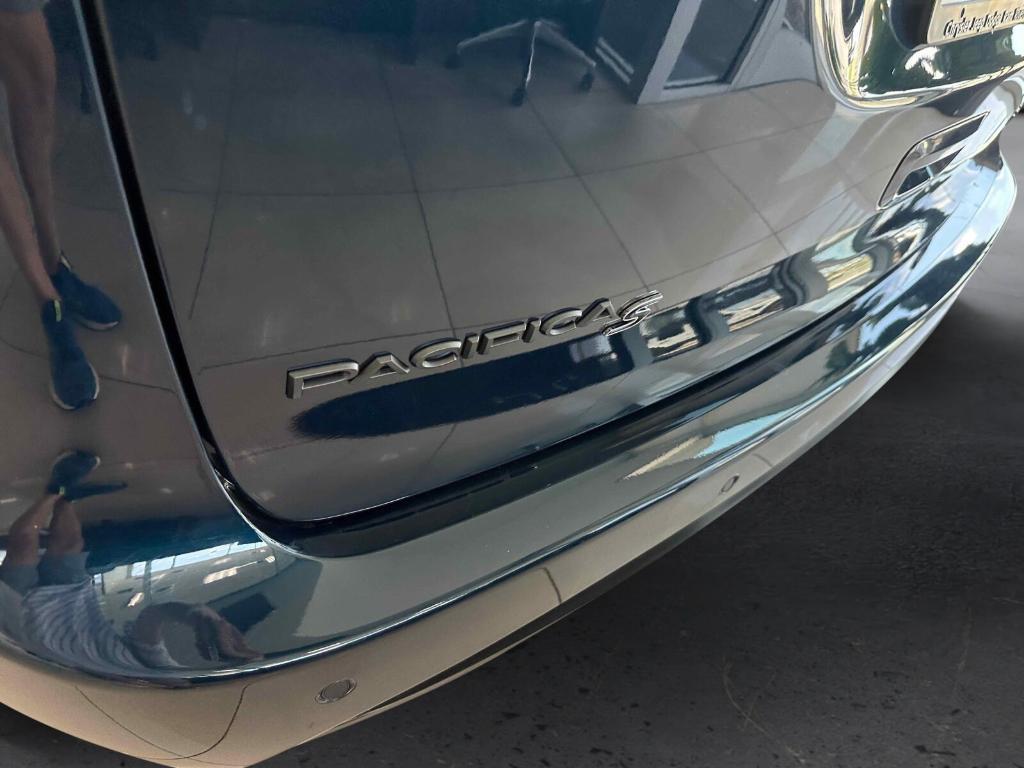 new 2025 Chrysler Pacifica car, priced at $51,464