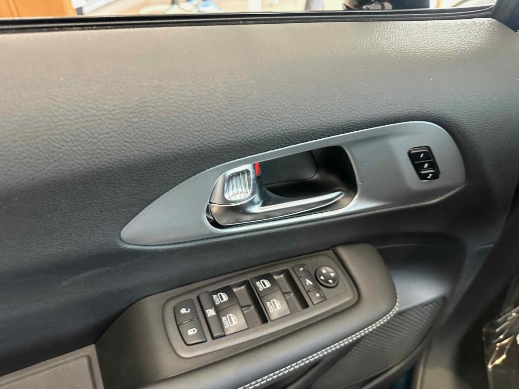 new 2025 Chrysler Pacifica car, priced at $51,464