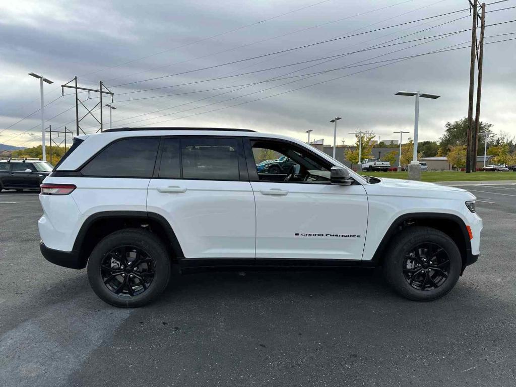 new 2025 Jeep Grand Cherokee car, priced at $43,253