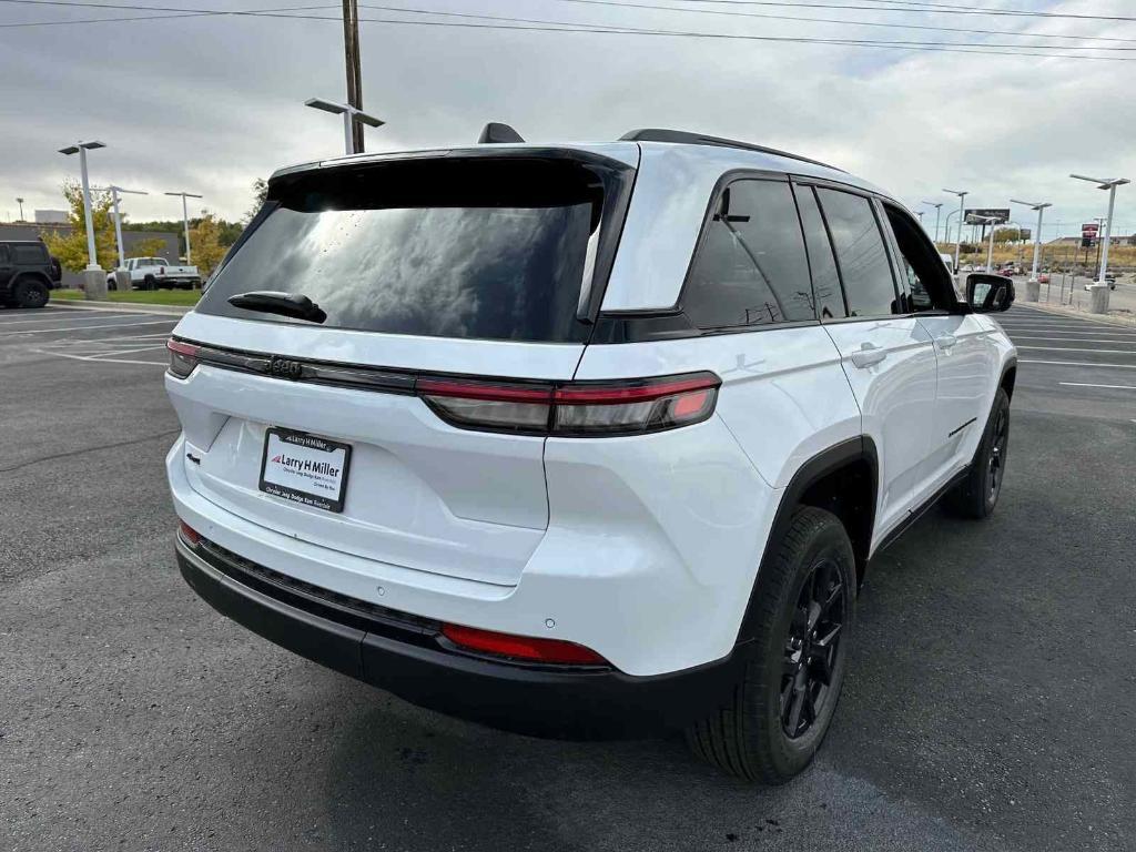 new 2025 Jeep Grand Cherokee car, priced at $43,253