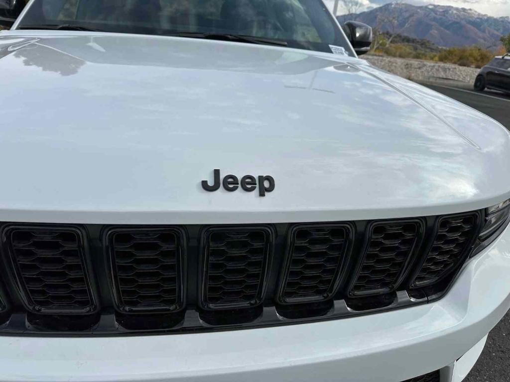 new 2025 Jeep Grand Cherokee car, priced at $43,253