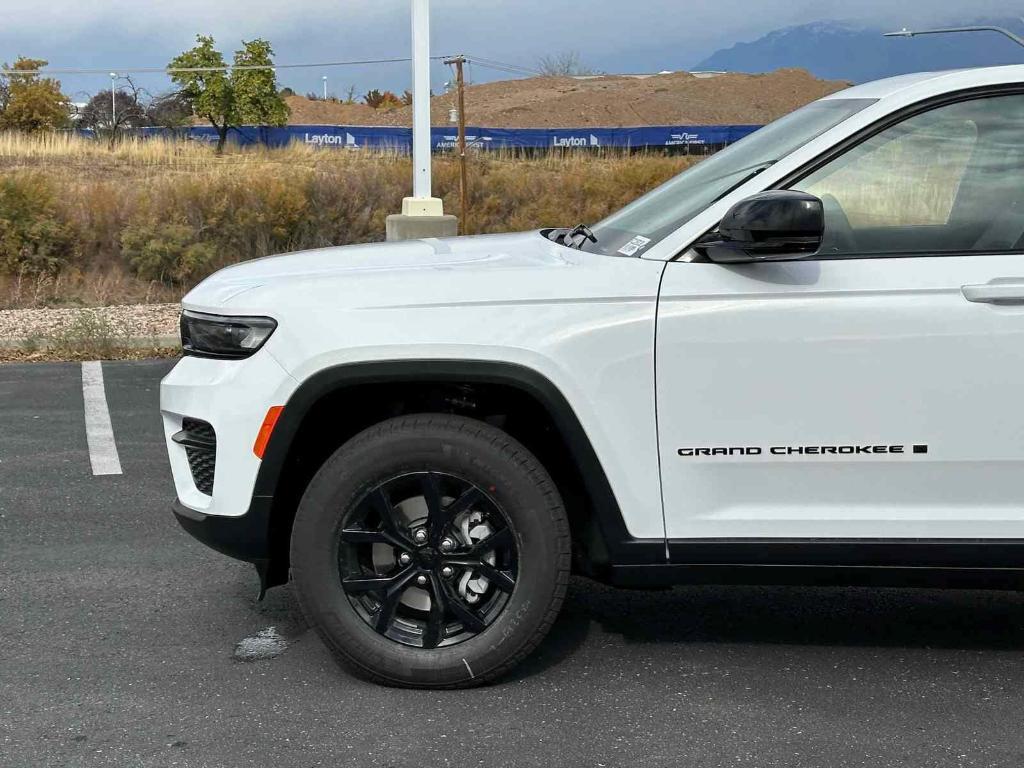 new 2025 Jeep Grand Cherokee car, priced at $43,253