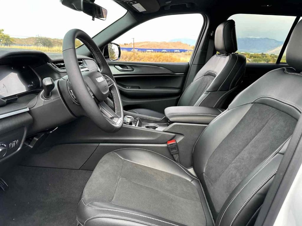 new 2025 Jeep Grand Cherokee car, priced at $42,253