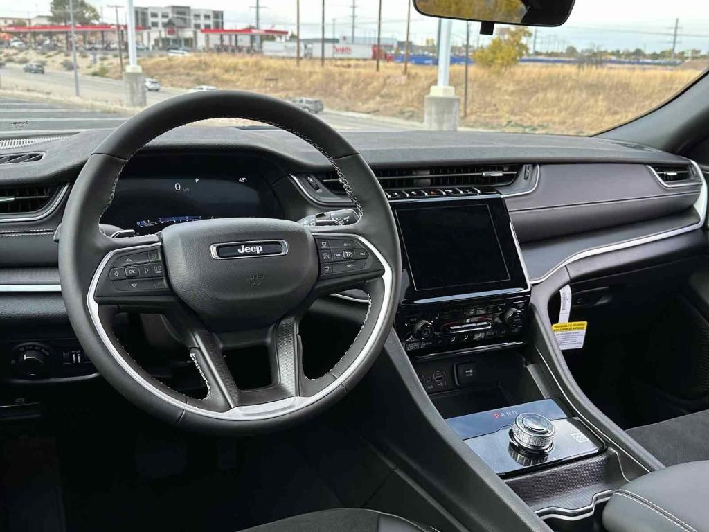 new 2025 Jeep Grand Cherokee car, priced at $42,253
