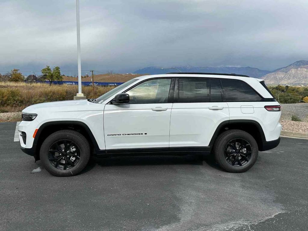 new 2025 Jeep Grand Cherokee car, priced at $43,253