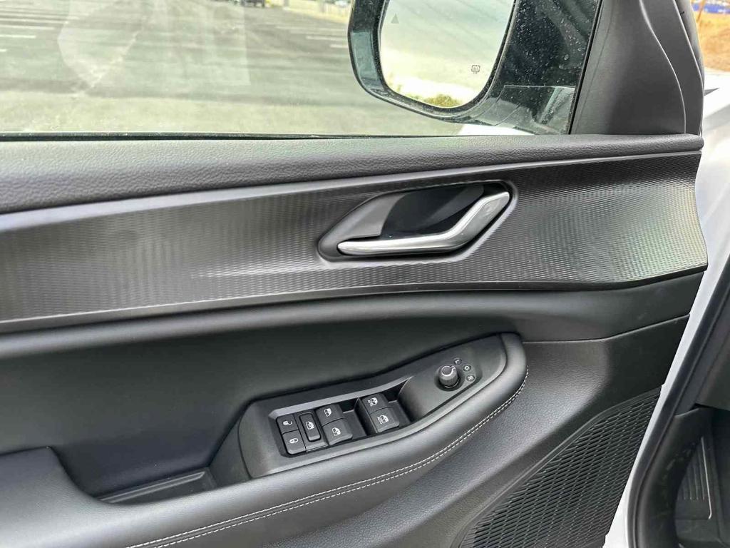 new 2025 Jeep Grand Cherokee car, priced at $40,410