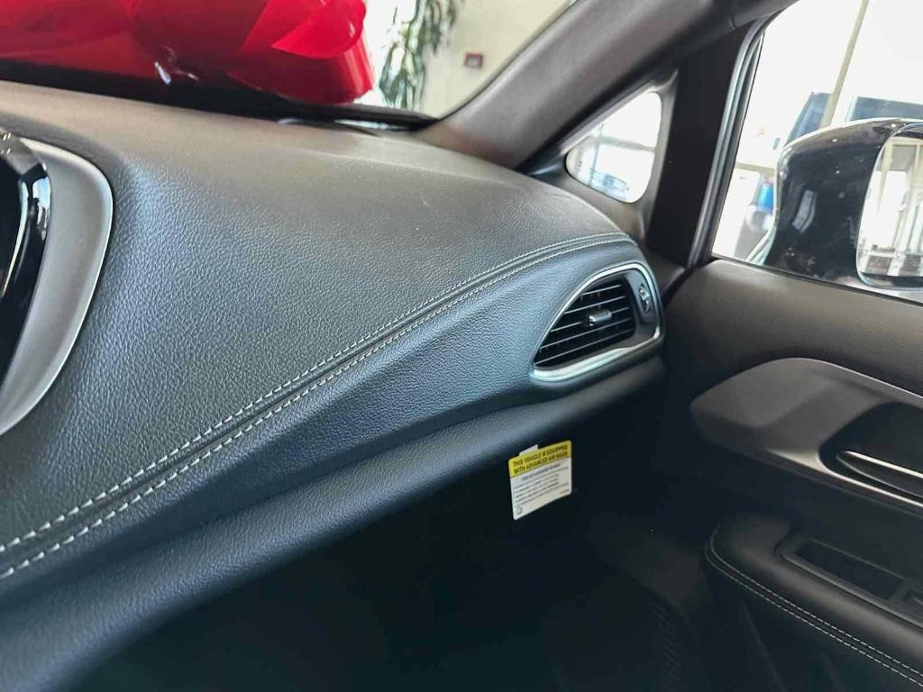 new 2025 Chrysler Pacifica car, priced at $46,326
