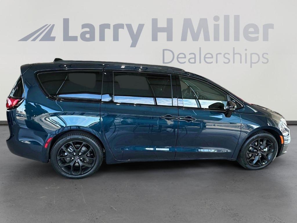 new 2025 Chrysler Pacifica car, priced at $47,072