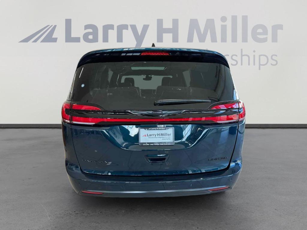 new 2025 Chrysler Pacifica car, priced at $47,072