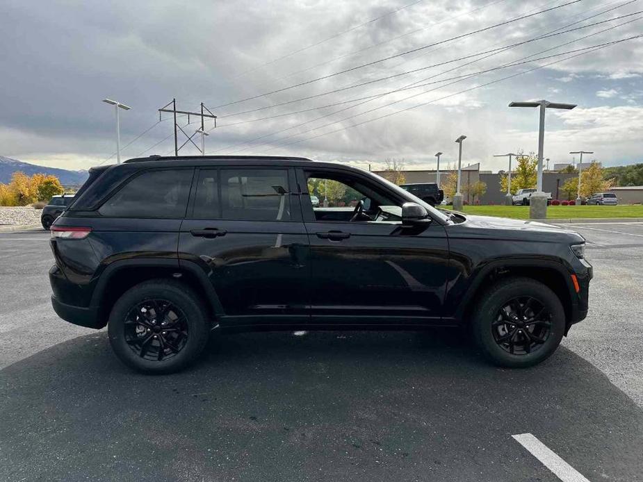 new 2025 Jeep Grand Cherokee car, priced at $43,789