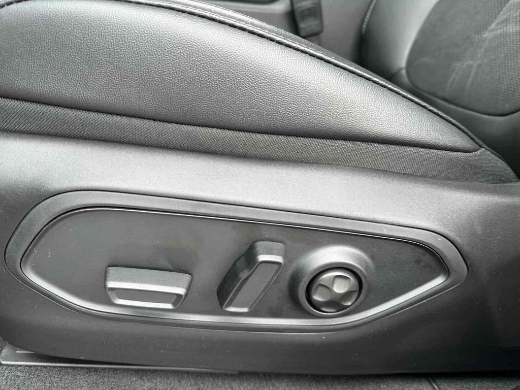 new 2025 Jeep Grand Cherokee car, priced at $39,915