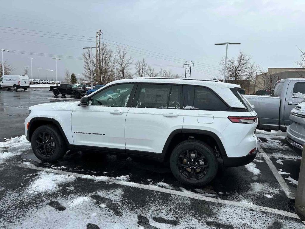 new 2025 Jeep Grand Cherokee car, priced at $44,857