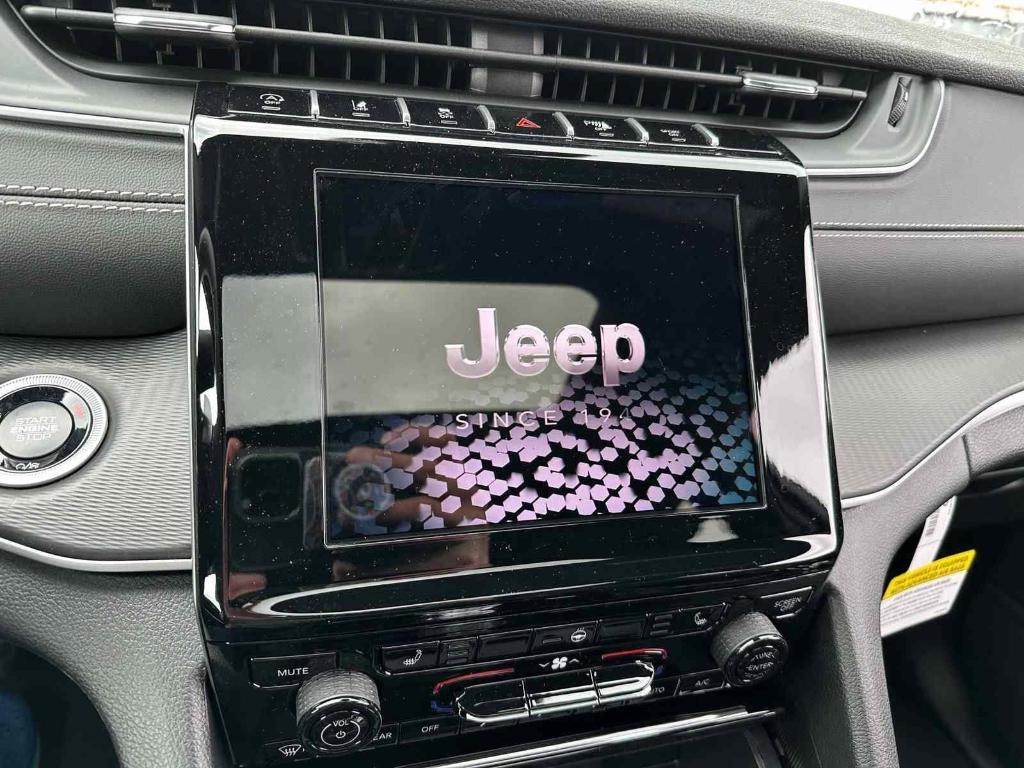 new 2025 Jeep Grand Cherokee car, priced at $41,357