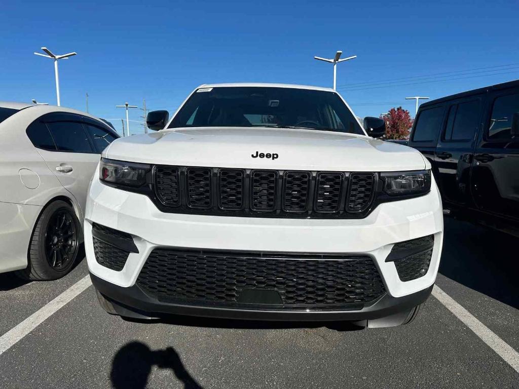 new 2025 Jeep Grand Cherokee car, priced at $42,357