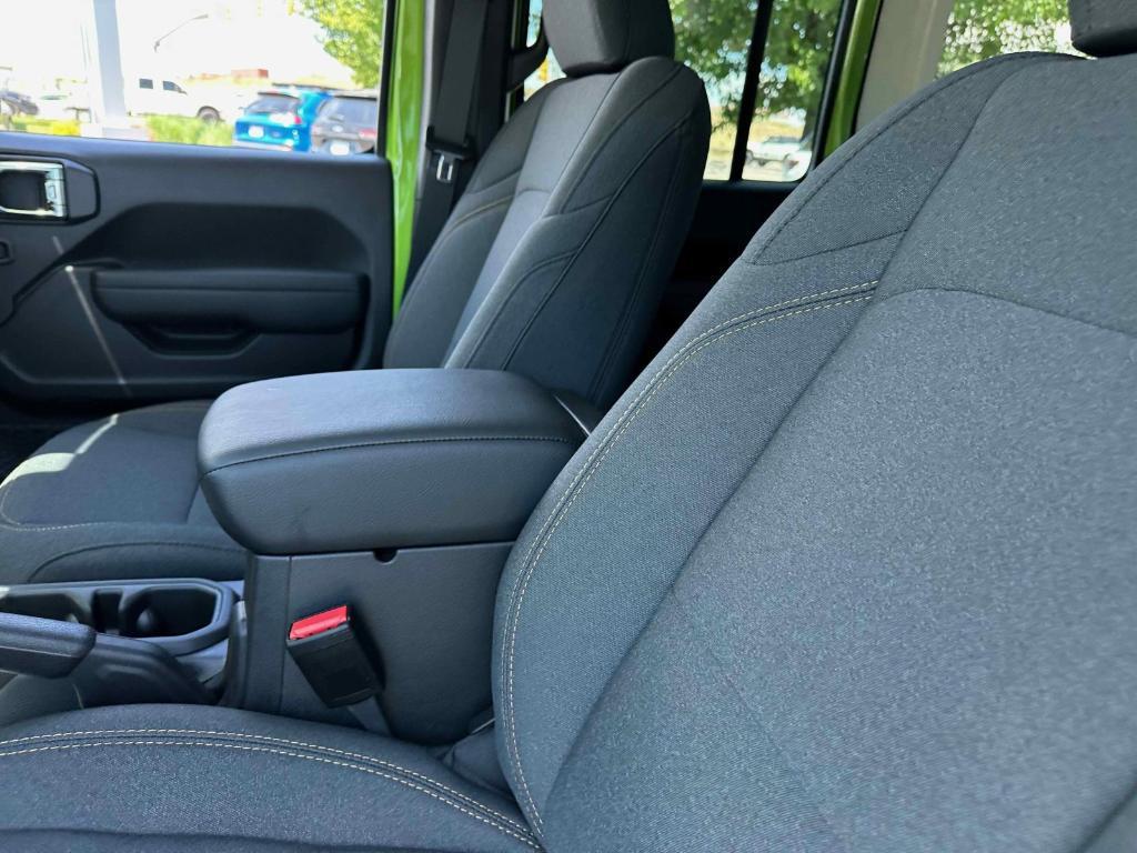 new 2025 Jeep Wrangler car, priced at $48,426