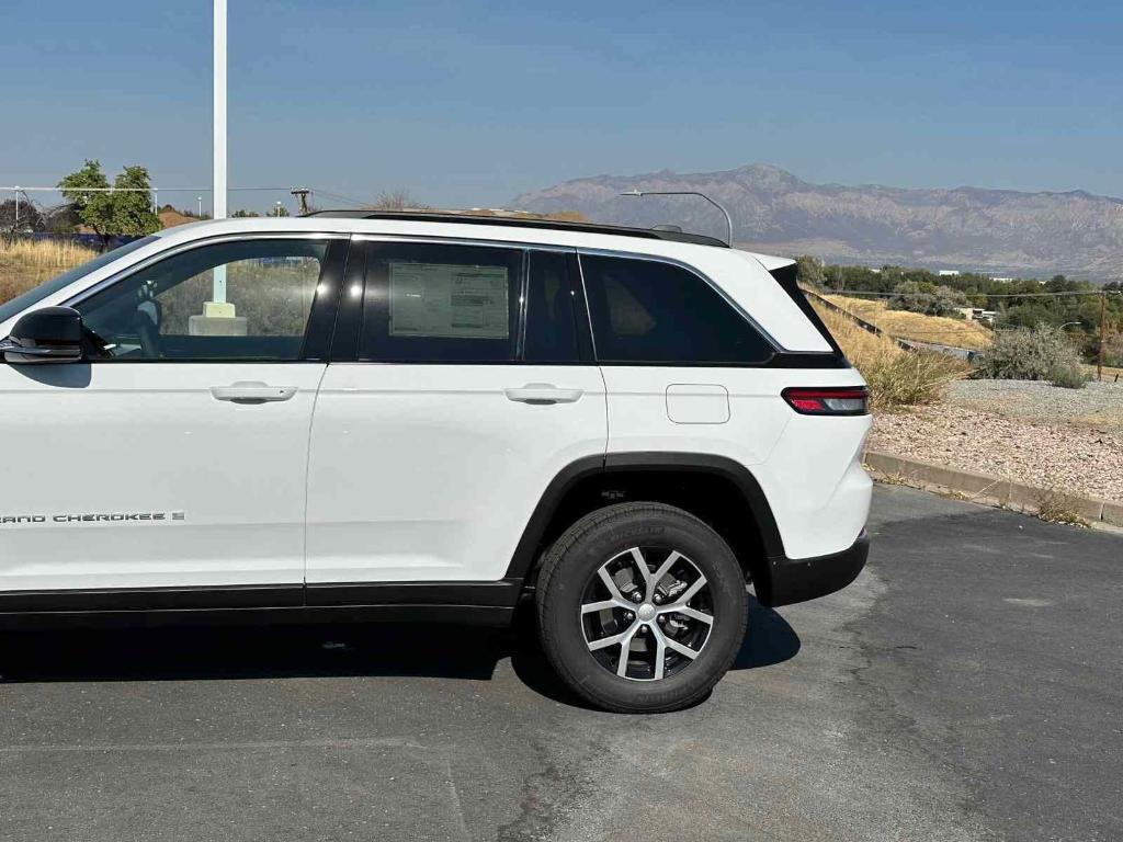 new 2025 Jeep Grand Cherokee car, priced at $43,516