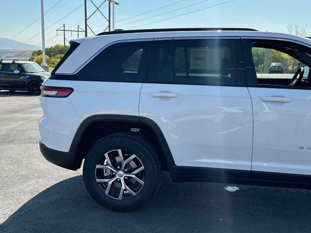 new 2025 Jeep Grand Cherokee car, priced at $43,516