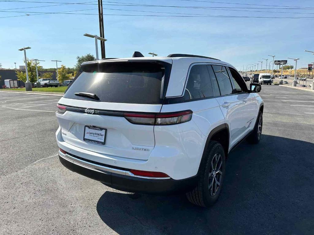 new 2025 Jeep Grand Cherokee car, priced at $43,516