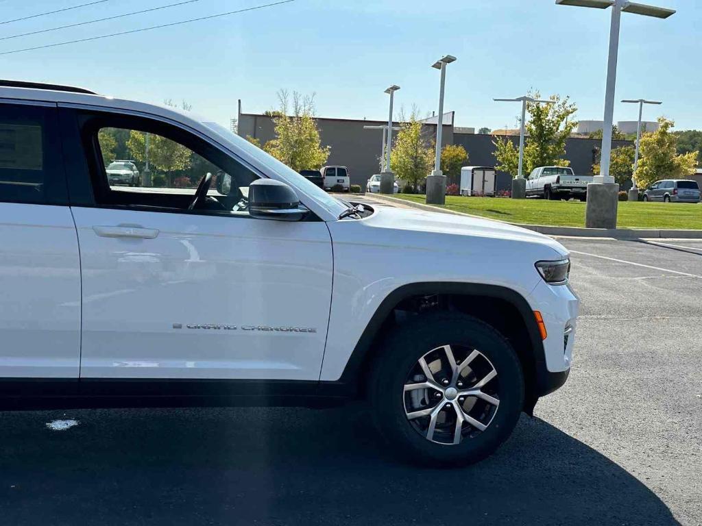 new 2025 Jeep Grand Cherokee car, priced at $43,516