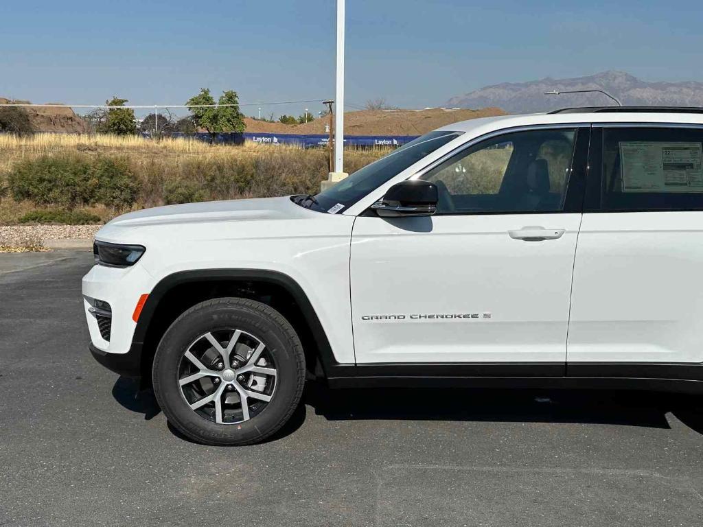 new 2025 Jeep Grand Cherokee car, priced at $43,516