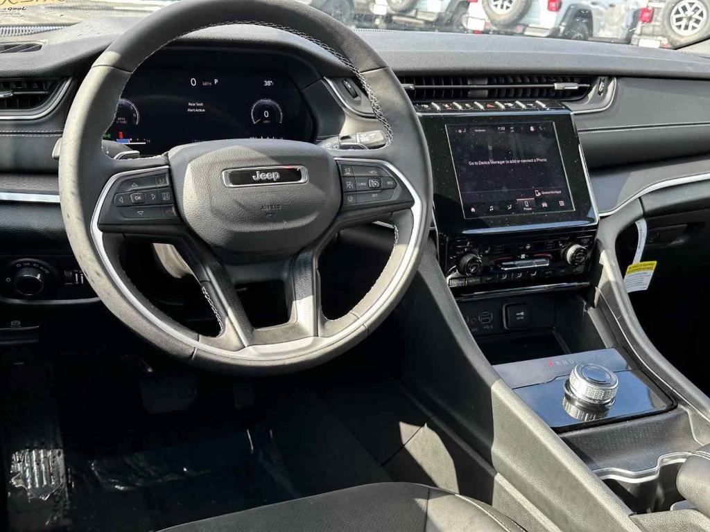 new 2025 Jeep Grand Cherokee car, priced at $42,789