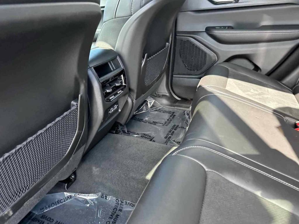 new 2025 Jeep Grand Cherokee car, priced at $42,789