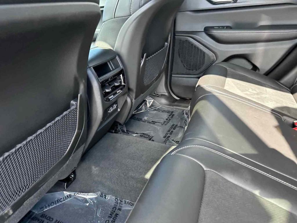 new 2025 Jeep Grand Cherokee car, priced at $41,505