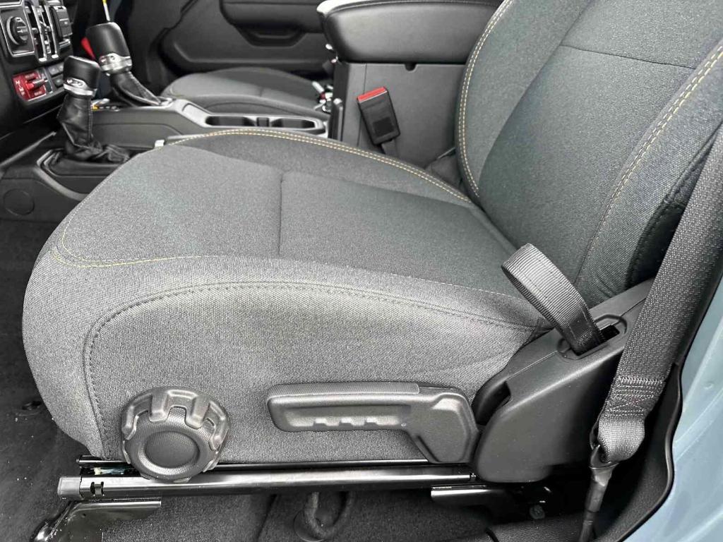 new 2025 Jeep Gladiator car, priced at $45,577