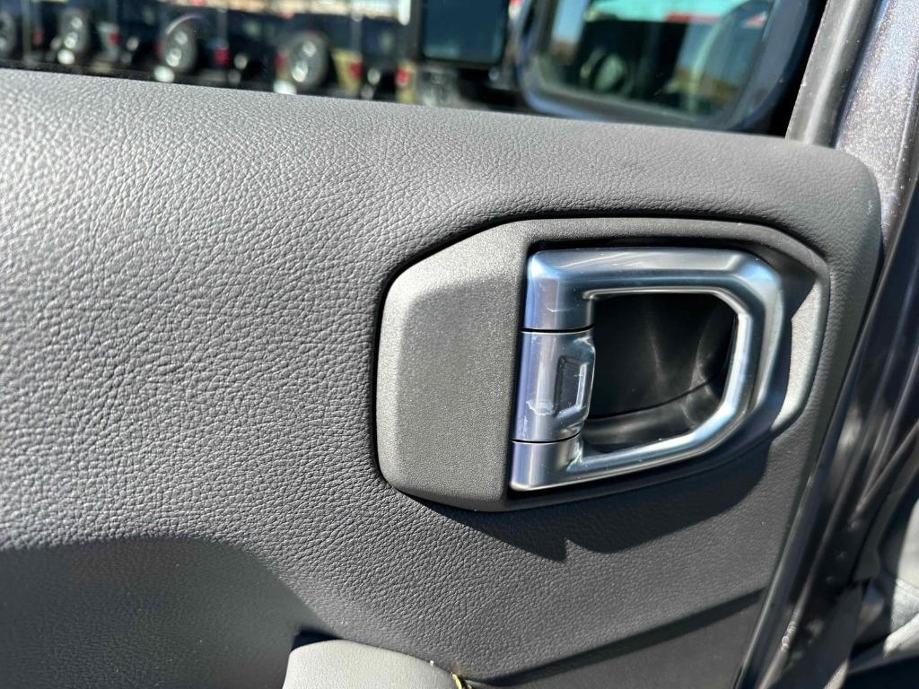 new 2025 Jeep Wrangler car, priced at $100,998