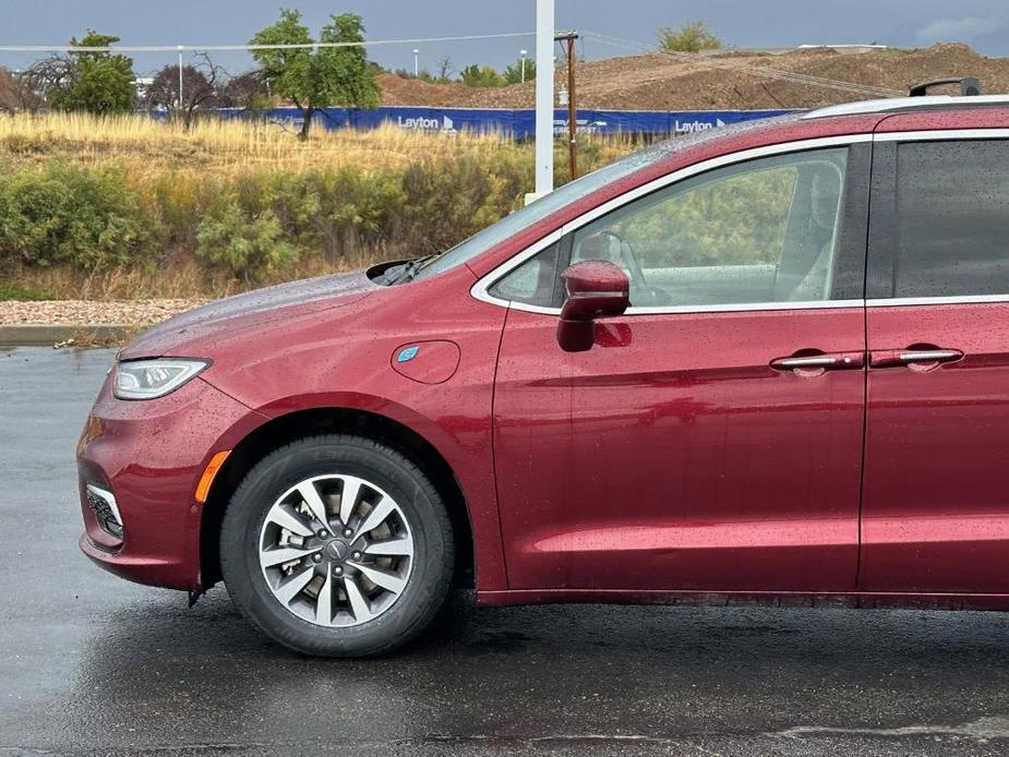 used 2021 Chrysler Pacifica Hybrid car, priced at $22,190