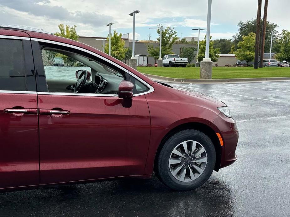 used 2021 Chrysler Pacifica Hybrid car, priced at $22,190