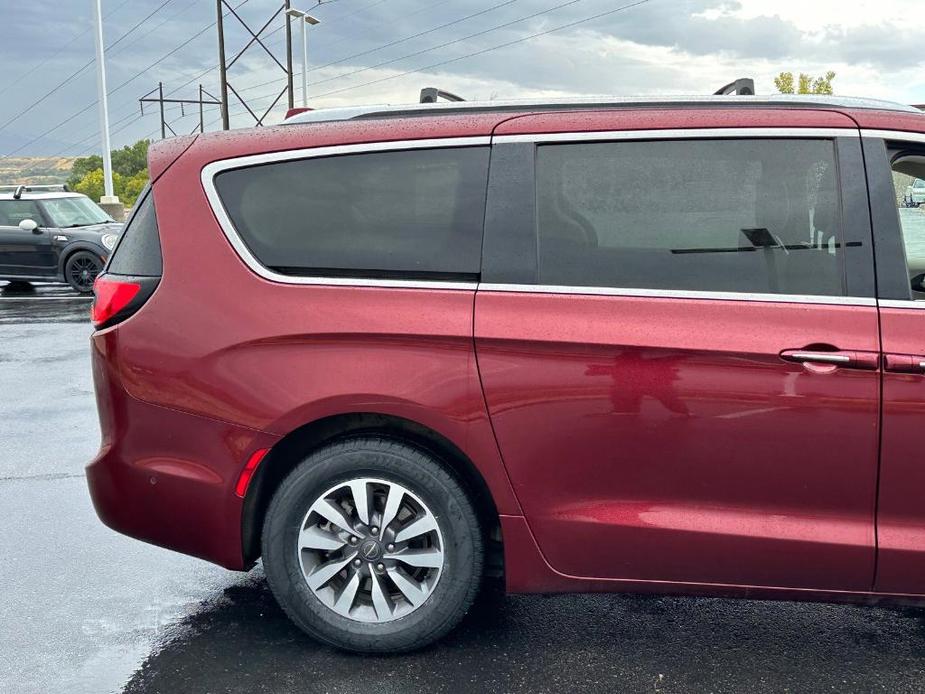 used 2021 Chrysler Pacifica Hybrid car, priced at $22,190