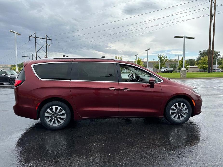 used 2021 Chrysler Pacifica Hybrid car, priced at $22,190